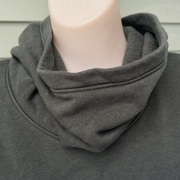 EUC under armor forest green hoodie - Picture 4 of 11